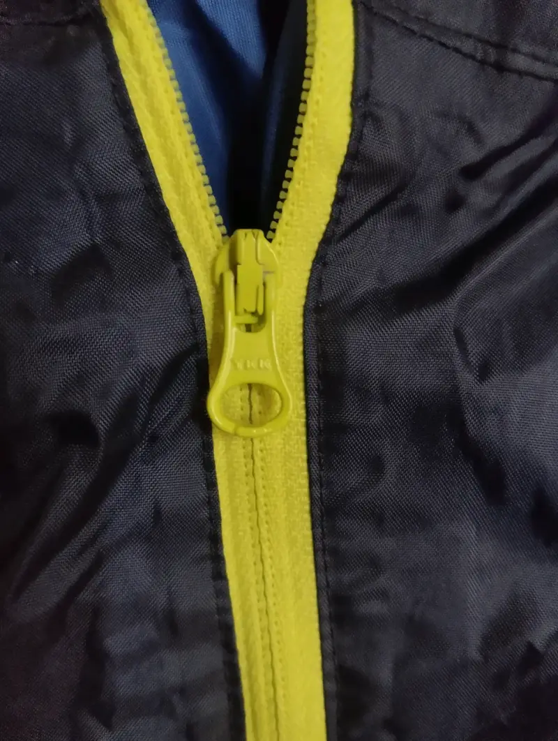 Impermeable azul con medio cierre marca Quechua - 4