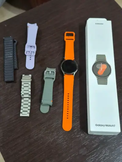Samsung Galaxy Watch 7 con correas adicionales - miniatura 2