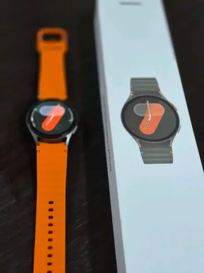 Samsung Galaxy Watch 7 con correas adicionales - miniatura 3