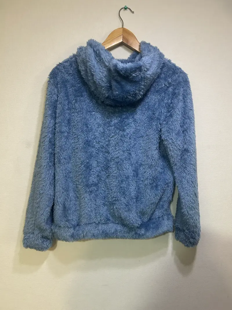 Polerón de felpa azul con capucha - 2