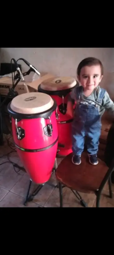 Set de Congas Rojas con Soporte - miniatura 1