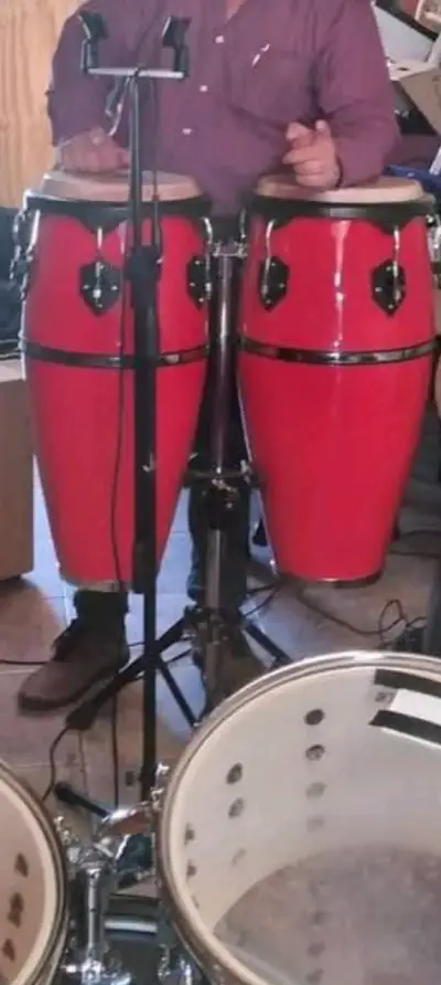 Set de Congas Rojas con Soporte - miniatura 3