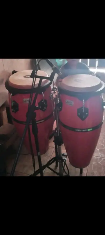 Set de Congas Rojas con Soporte - miniatura 4