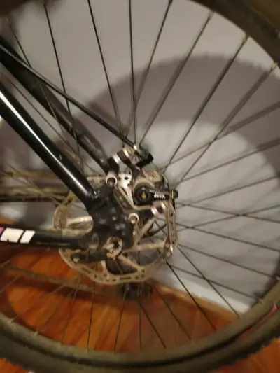 Bicicleta Jeep montaña negra y rosa - miniatura 4