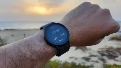 Reloj inteligente deportivo con monitor de actividad - miniatura 1
