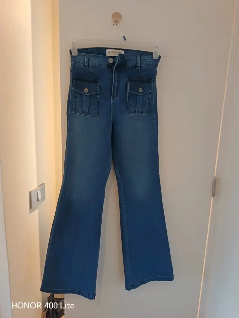 Jeans acampanados de mezclilla azul - 2