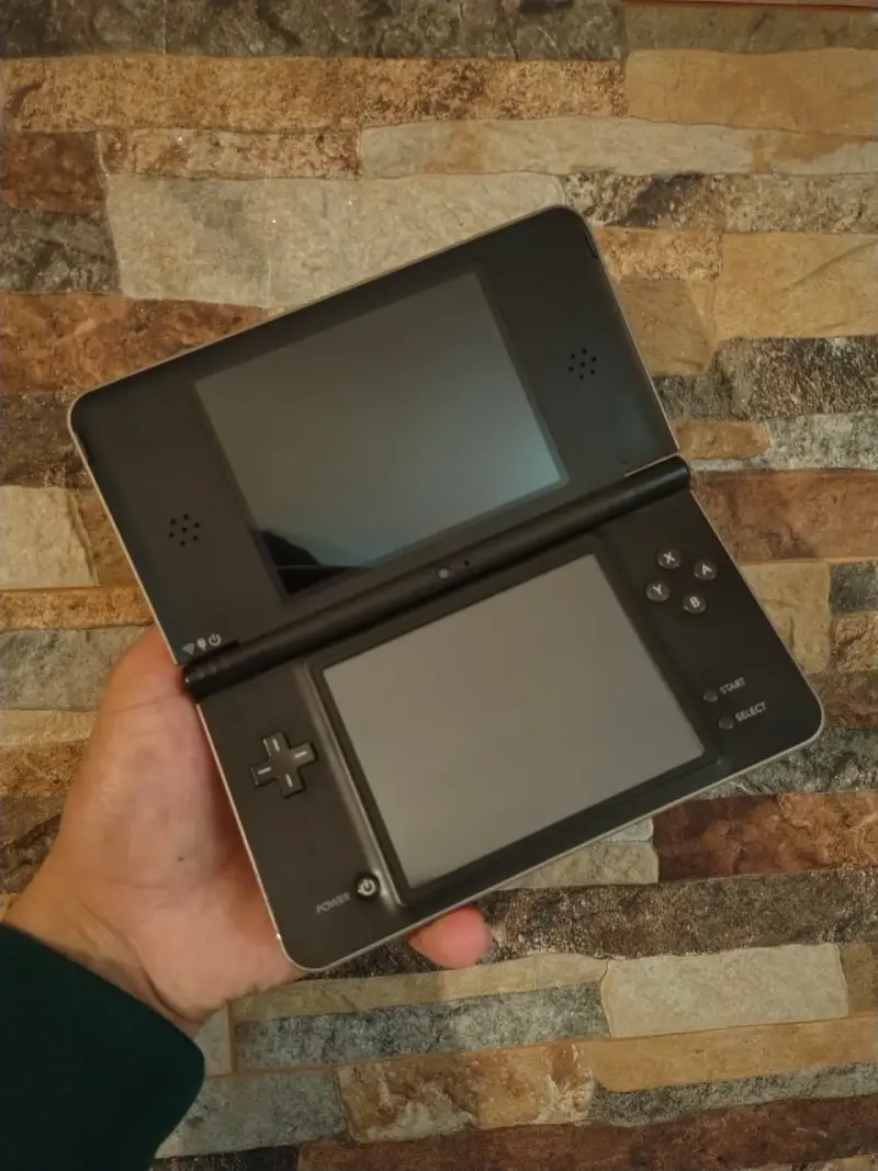 Consola portátil Nintendo DSI XL - 3