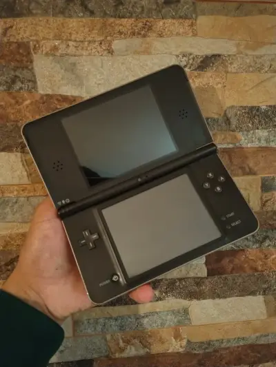 Consola portátil Nintendo DSI XL - miniatura 3