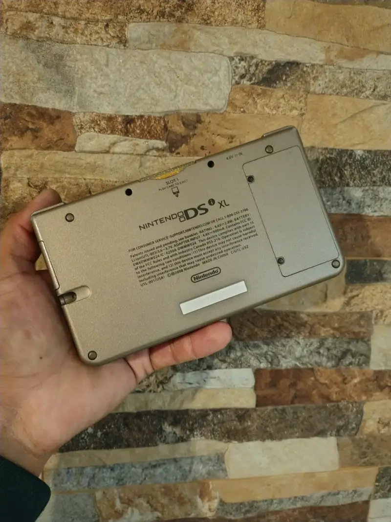 Consola portátil Nintendo DSI XL - 4
