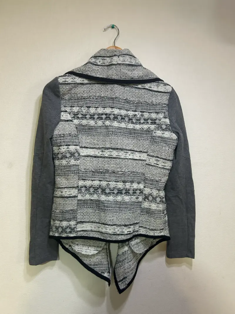 Chaqueta abierta de punto gris y negro - 2