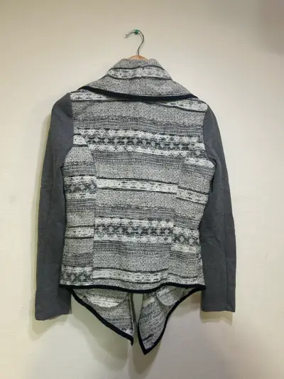 Chaqueta abierta de punto gris y negro - miniatura 2