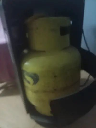 Balón de gas amarillo 15 kg usado - miniatura 2