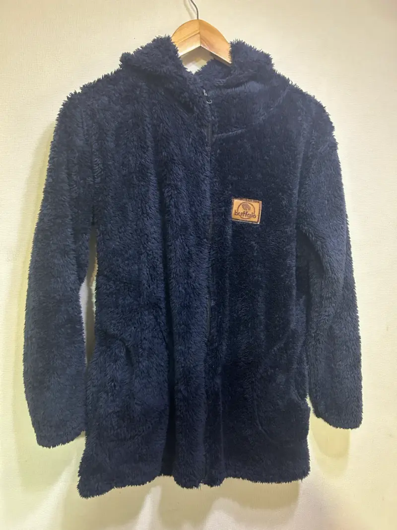 Abrigo de felpa azul con capucha para invierno