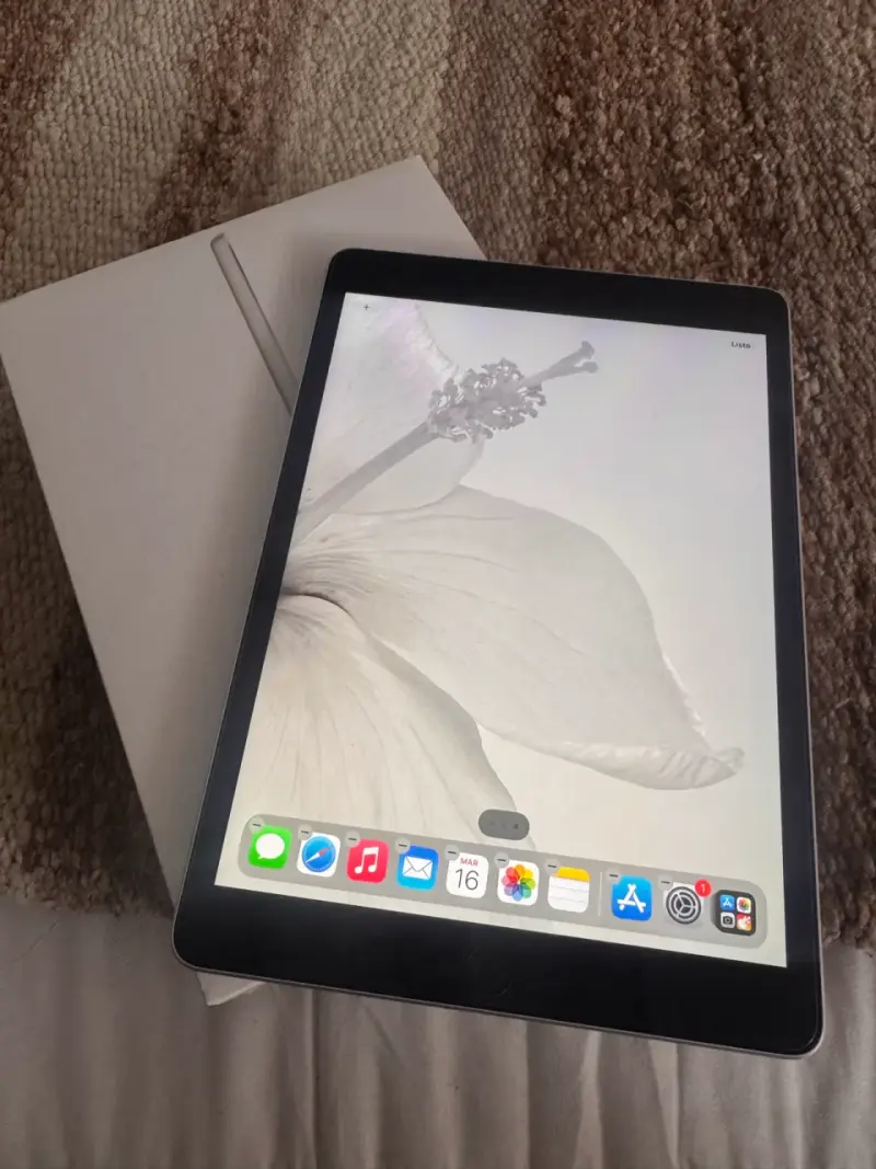 iPad 9 generación y caja original. - 1