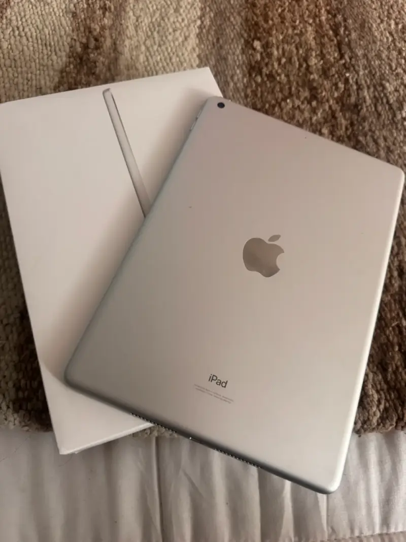 iPad 9 generación y caja original. - 2