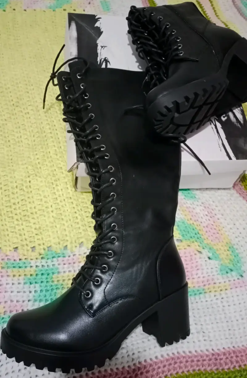 Botas negras de cuero con plataforma y cordones - 2