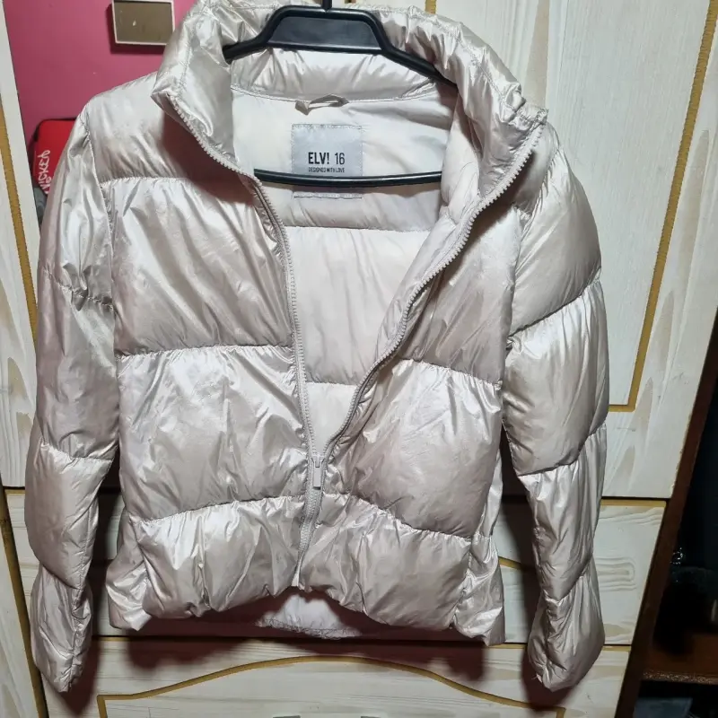 Chaqueta acolchada rosa platinada para niña. - 1