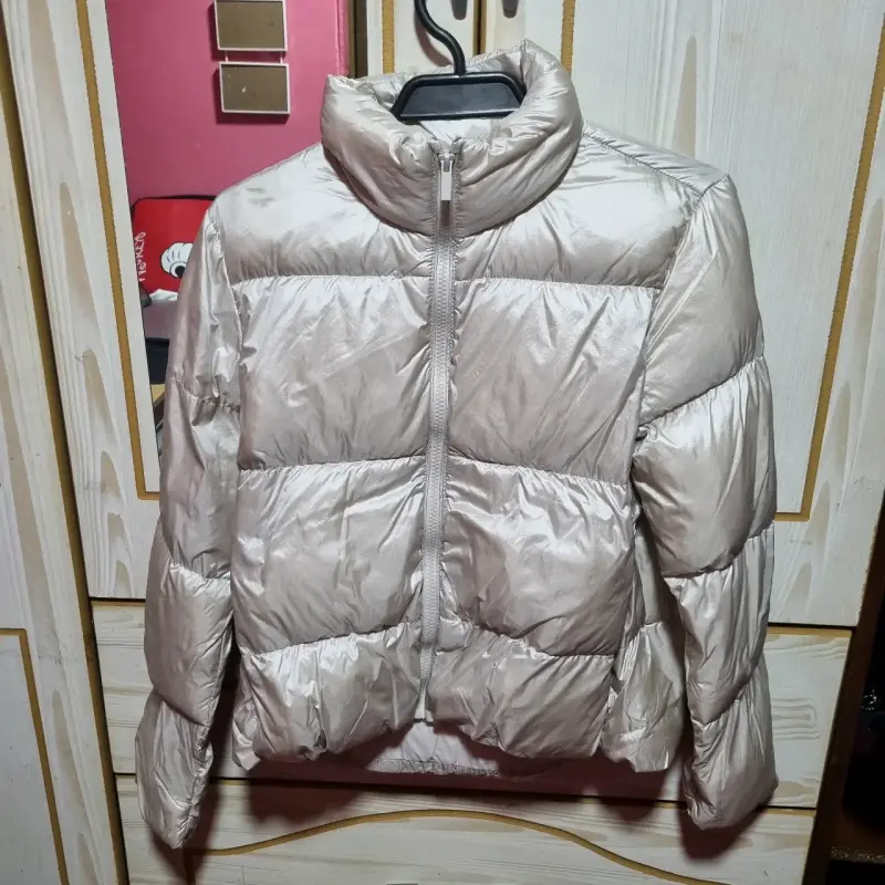 Chaqueta acolchada rosa platinada para niña. - 3