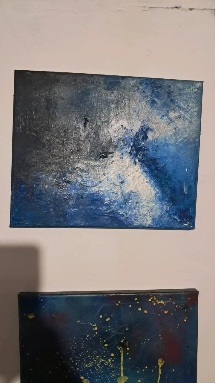 Cuadro abstracto azul y blanco en lienzo