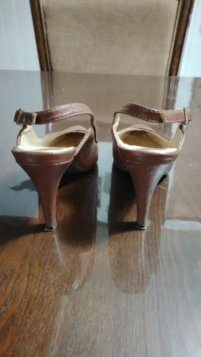 Zapatos de tacón alto marrones elegantes - miniatura 4