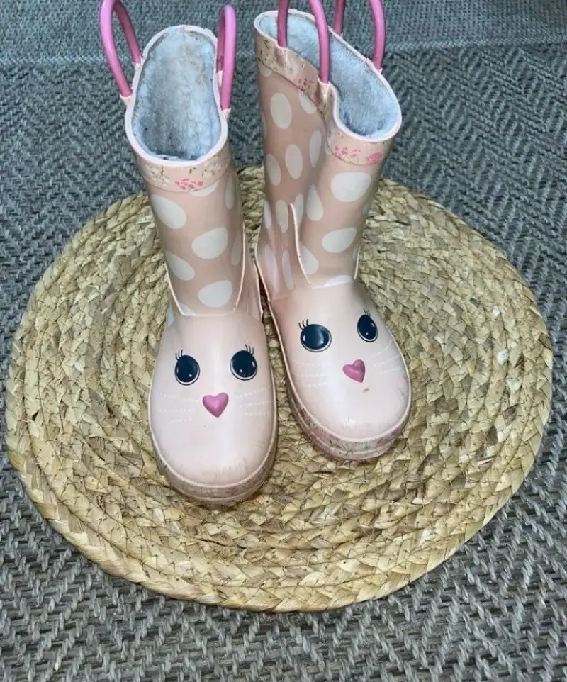 Botas de lluvia infantiles rosadas con diseño de conejito - 1