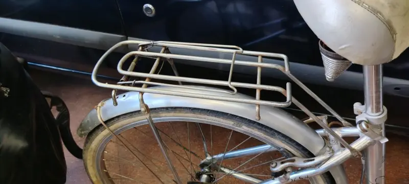Bicicleta urbana con canasto en buen estado - 3