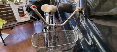Bicicleta urbana con canasto en buen estado - miniatura 4