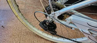 Bicicleta urbana con canasto en buen estado - miniatura 6