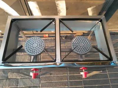 Cocina industrial de dos quemadores a gas - miniatura 1