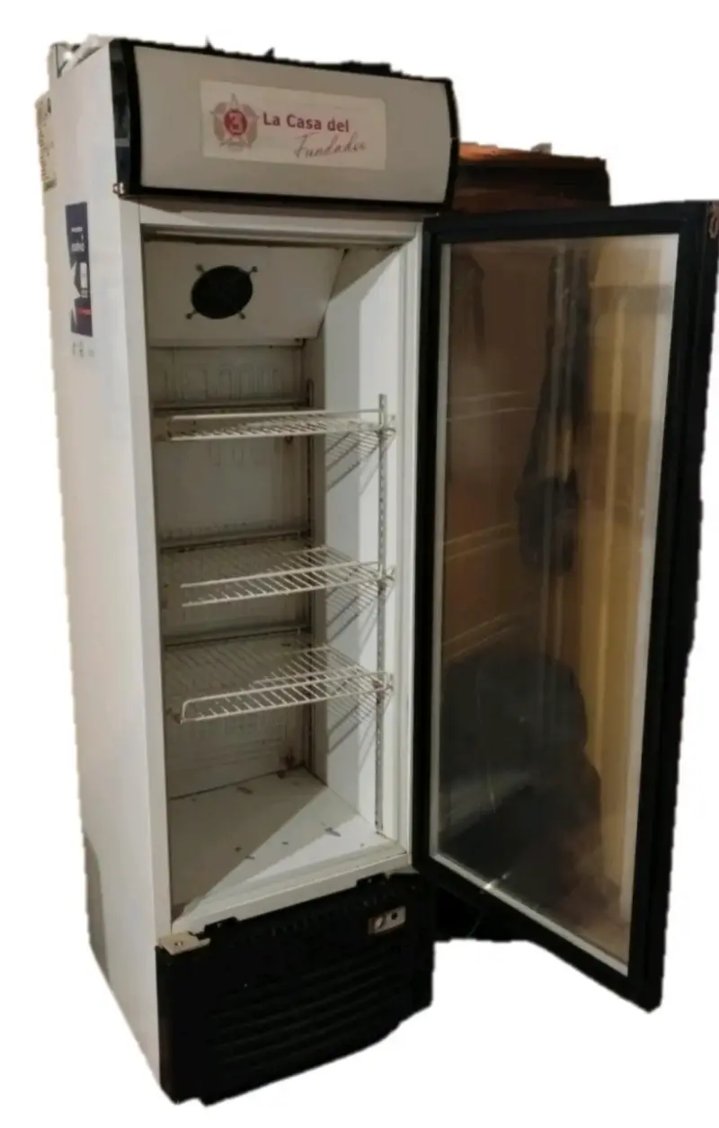 Refrigerador vertical exhibidor usado - 1