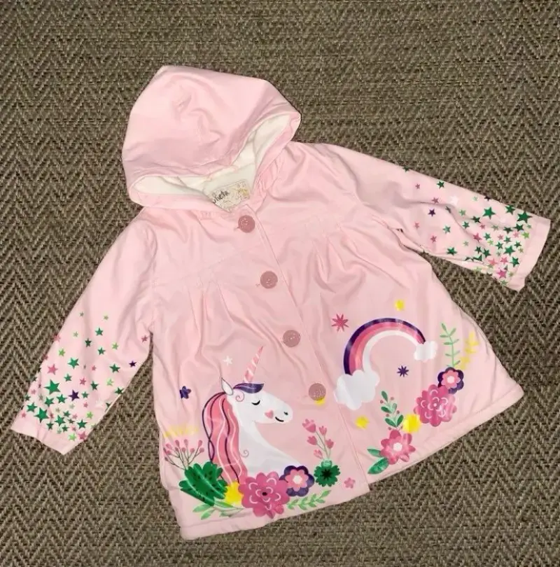 Abrigo infantil rosa con unicornio y arcoíris - 1