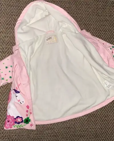 Abrigo infantil rosa con unicornio y arcoíris - miniatura 4