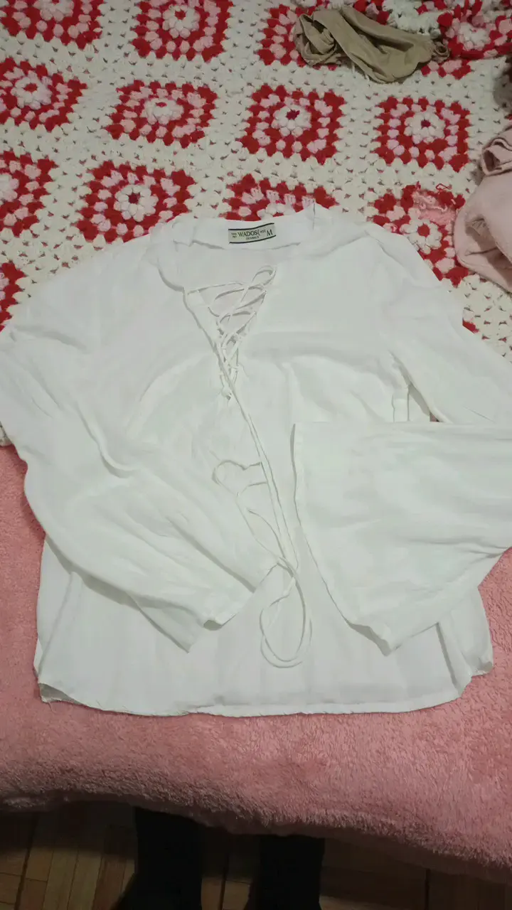 Blusa blanca con cordones talla M - 1