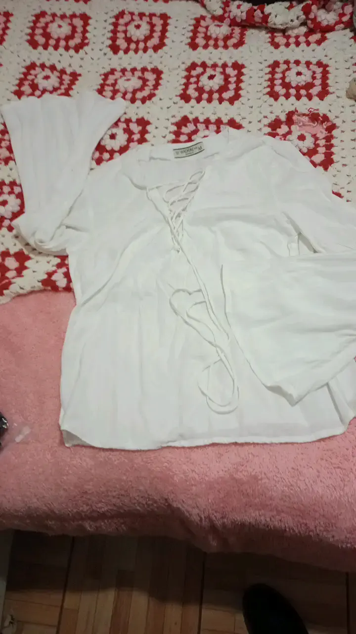 Blusa blanca con cordones talla M - 3