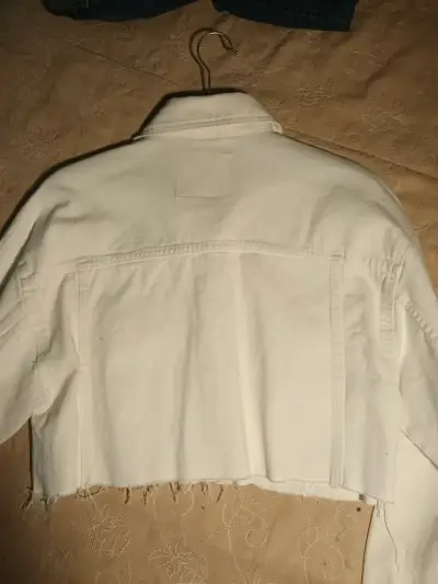 Chaqueta de mezclilla blanca estilo casual - miniatura 2