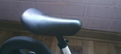 Bicicleta de equilibrio infantil blanca - miniatura 2