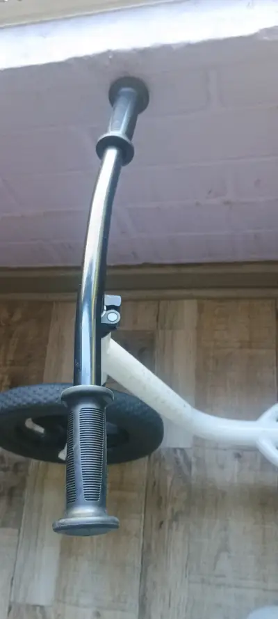Bicicleta de equilibrio infantil blanca - miniatura 5