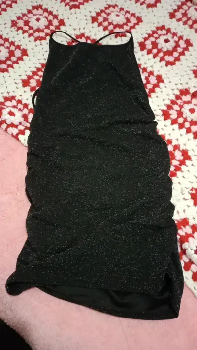 Vestido negro brillante para fiesta - miniatura 1