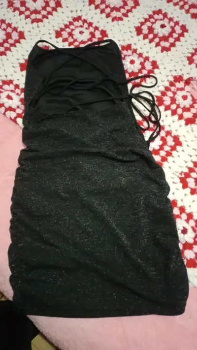 Vestido negro brillante para fiesta - miniatura 2