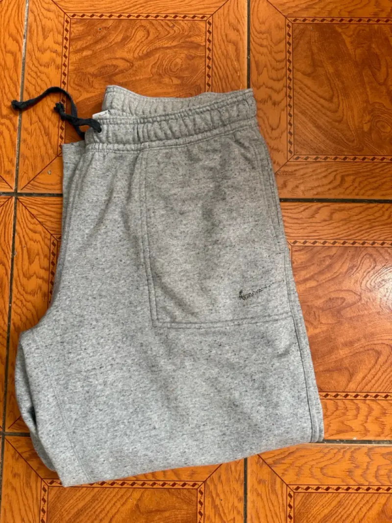 Pantalones deportivos grises Nike joga - 1