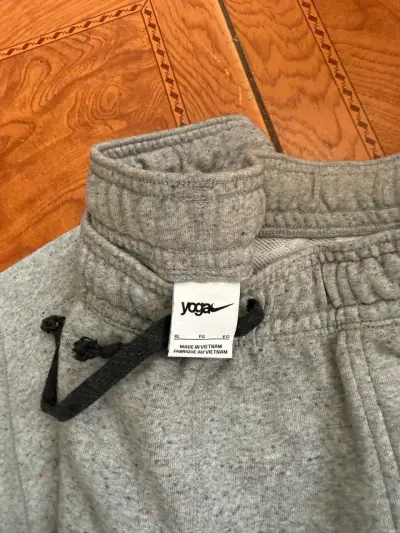 Pantalones deportivos grises Nike joga - miniatura 2
