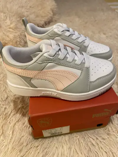 Zapatillas deportivas Puma blancas y rosadas - miniatura 2