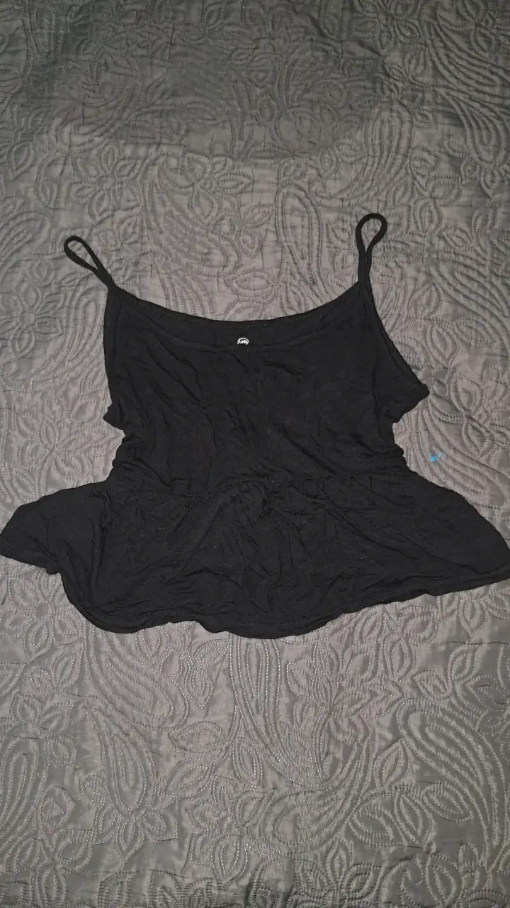Blusa negra sin mangas para mujer