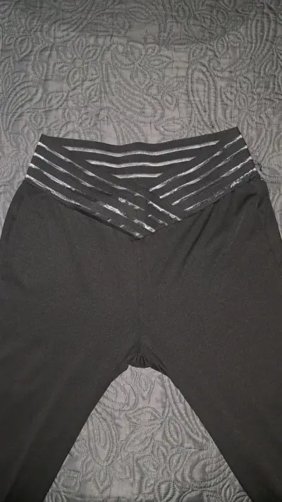 Pantalones deportivos negros con cintura estampada - miniatura 1
