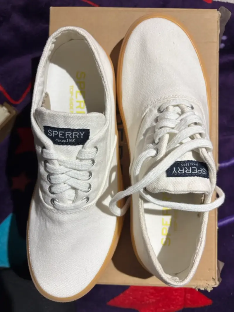 Zapatillas casuales blancas Sperry de lona - 1