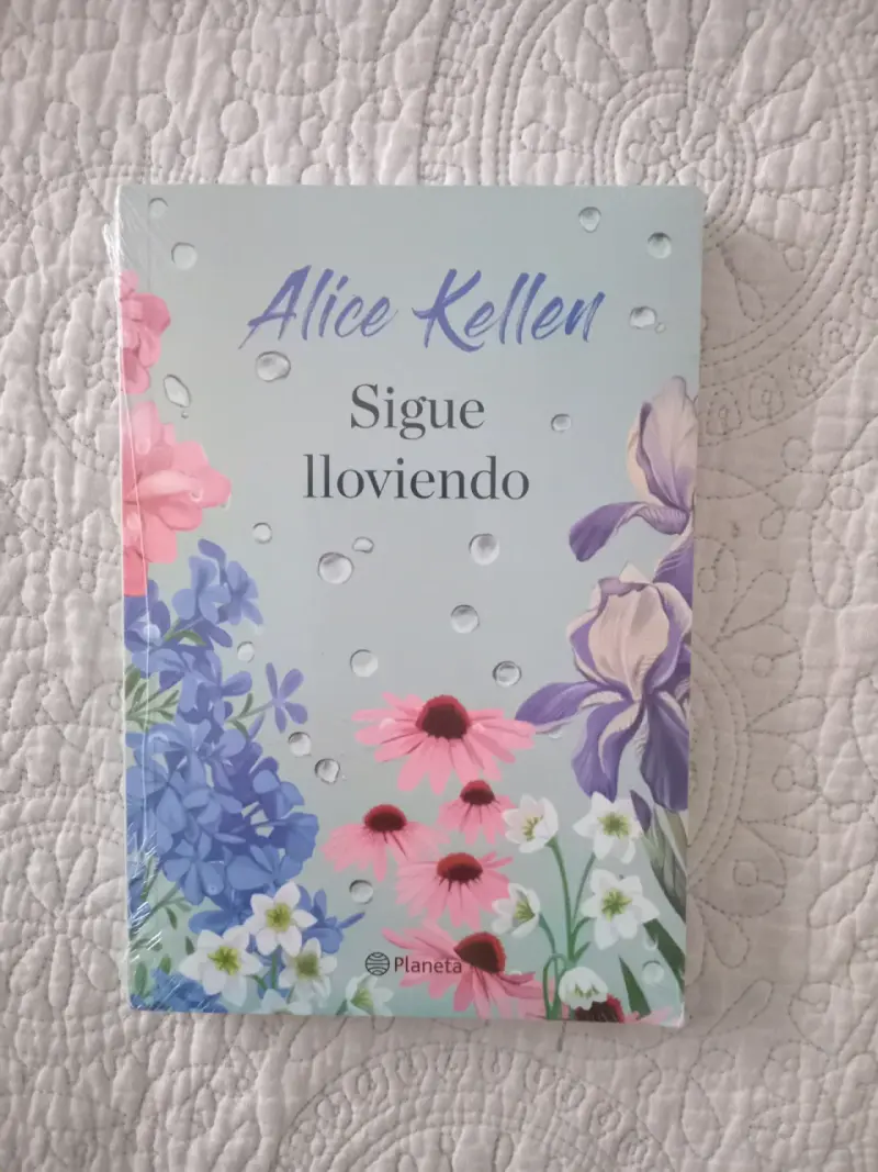 Libro 'Sigue Lloviendo' de Alice Kellen - 1
