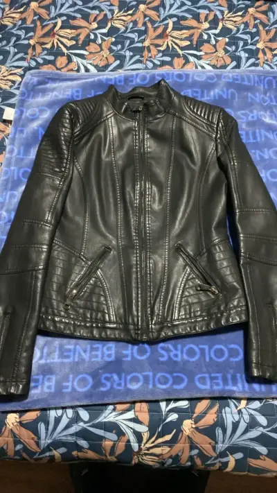 Chaqueta de cuero negra para mujer - miniatura 1