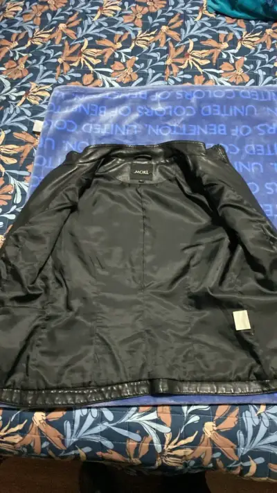 Chaqueta de cuero negra para mujer - miniatura 4