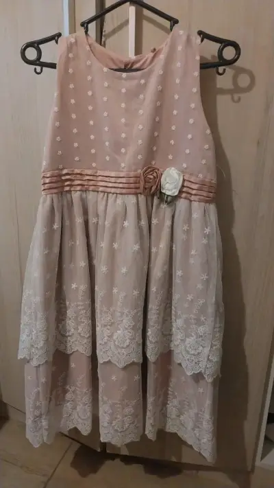 Vestido de niña elegante con encaje floral - miniatura 1
