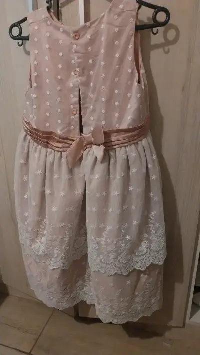 Vestido de niña elegante con encaje floral - miniatura 2